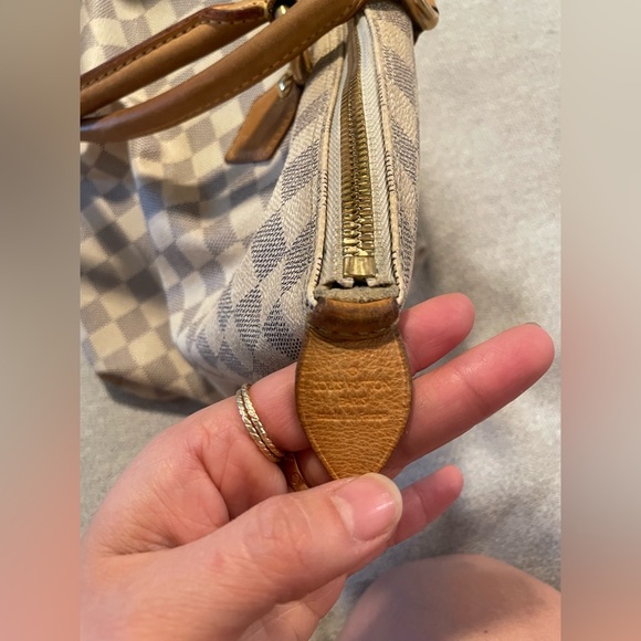 Louis Vuitton Bag - Picture 9 of 16